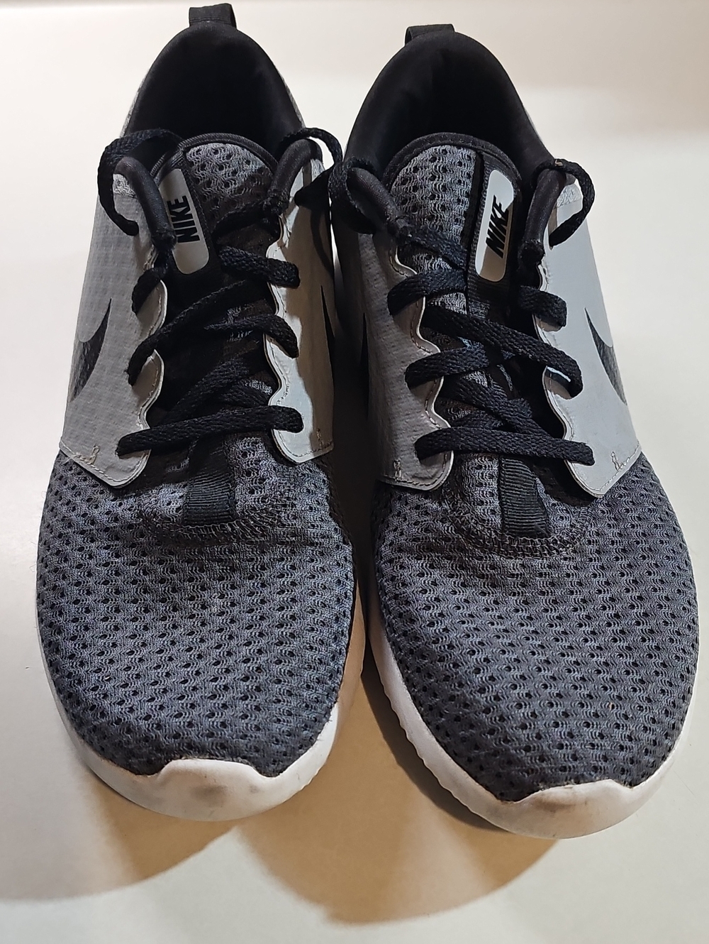 Nike Mens Spikeless Gray and Black Mesh Golf Shoes